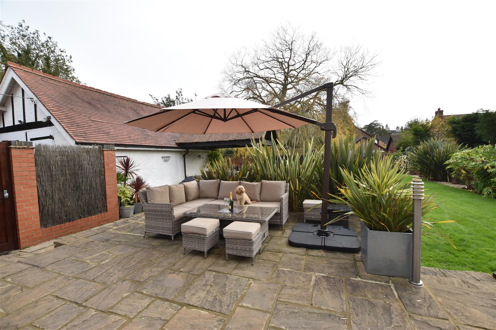 ALFRESCO SEATING AREA